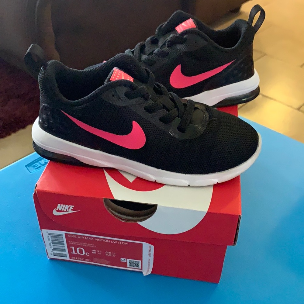 toddler girl NIKE shoes (10c) 💕